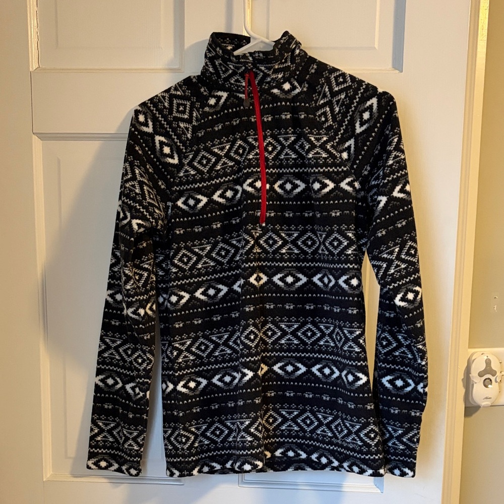 Eddie Bauer Black and White Geometric Patterned Pullover